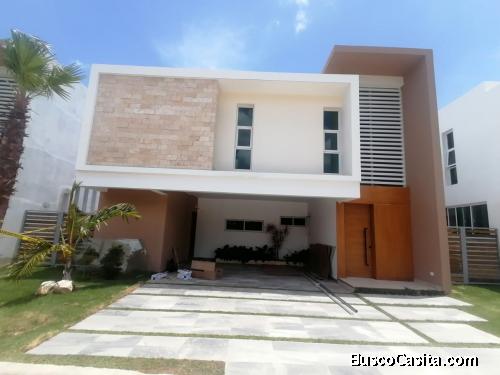 CASA CON PISCINA DE VENTA EN SANTIAGO