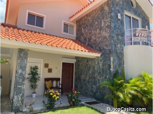 VILLA DE VENTA EN JUAN DOLIO