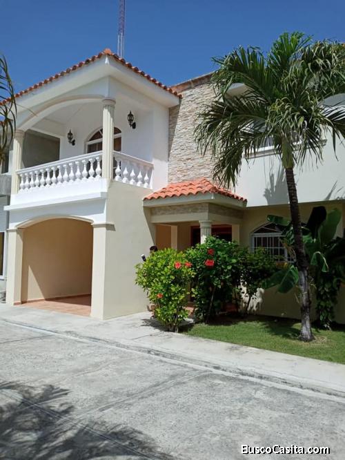 Casa en Juan dolio , de dos niveles