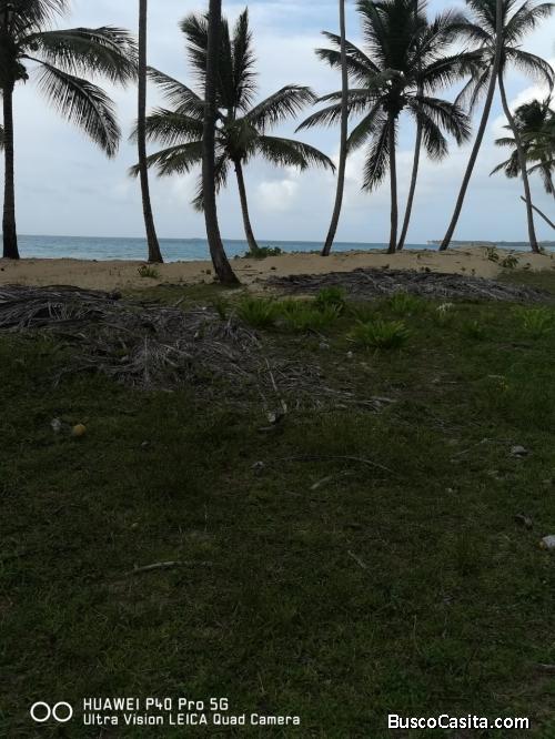 SOLAR FRENTE A LA PLAYA DE VENTA EN LAS TERRENAS