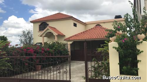 VENDO CASA 2 NIVELES EN HIGUEY, 1,200 mts.2, REBAJADA, Brisas del Llano