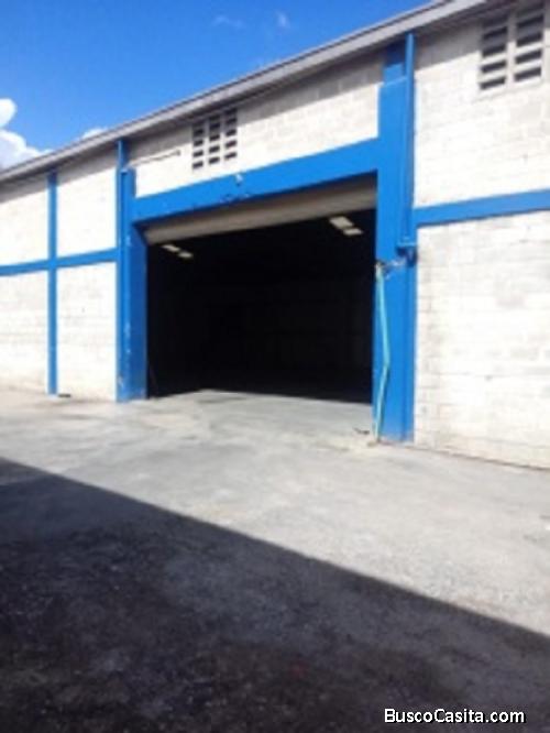 Alquilo Nave de 1.000 m2 próximo Embajada Americana