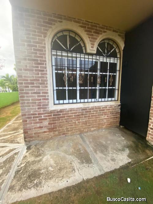 Alquilo casa en Colinas del Oeste