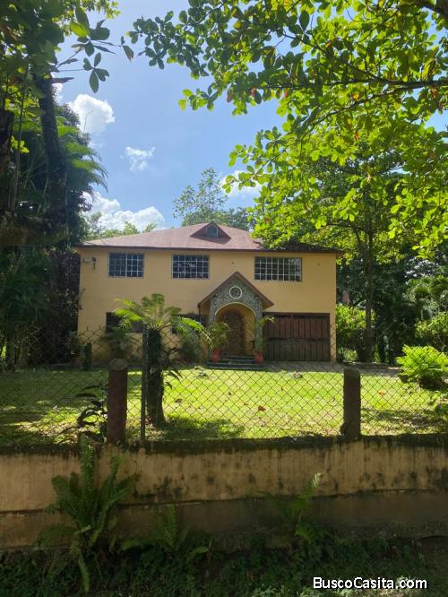 VILLA CON RÍO DE VENTA EN BONAO