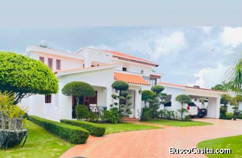CASA DE DOS NIVELES DE VENTA EN BONAO