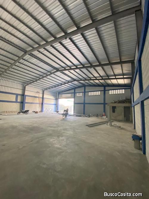 Alquilo Nave de 405 m2 en Manoguayabo