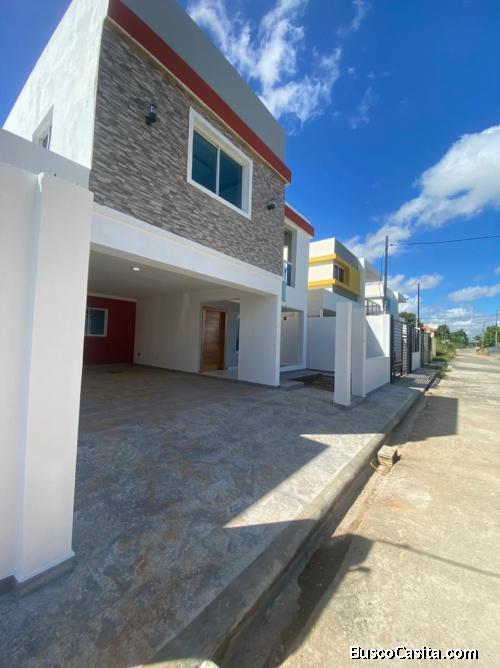 AMPLIA Y MODERNA CASA EN VENTA LISTA PARA ENTREGA EN SANTO DOMINGO