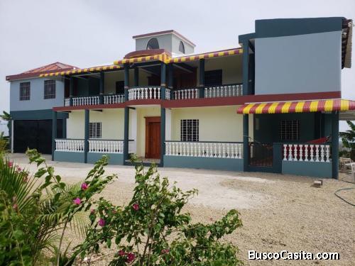 Se vende Casa con terrero total de 50 tareas en Santiago de los Caballeros, República Dominicana 