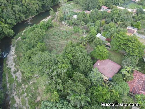 VILLA CON RÍO DE VENTA EN BONAO