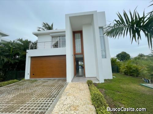 VILLA 123 EN EL RESIDENCIAL PUNTA MONTERO