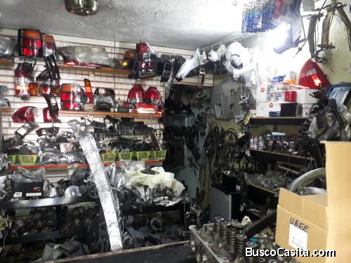 Vendo punto comercial de Repuestos de piezas en en Ensanche La Fé