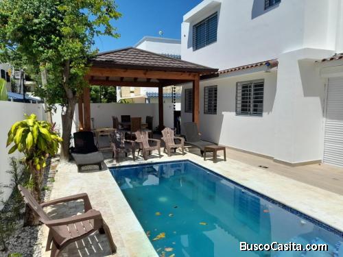 Vendo la Mejor y Funcional Casa en Cerro Hermoso, Santiago, con 1,200n Mts.2 de construcción, 3 Nive