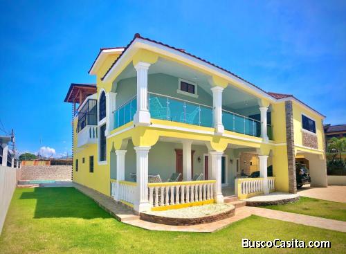 CASA DE TRES NIVELES DE VENTA EN JARABACOA