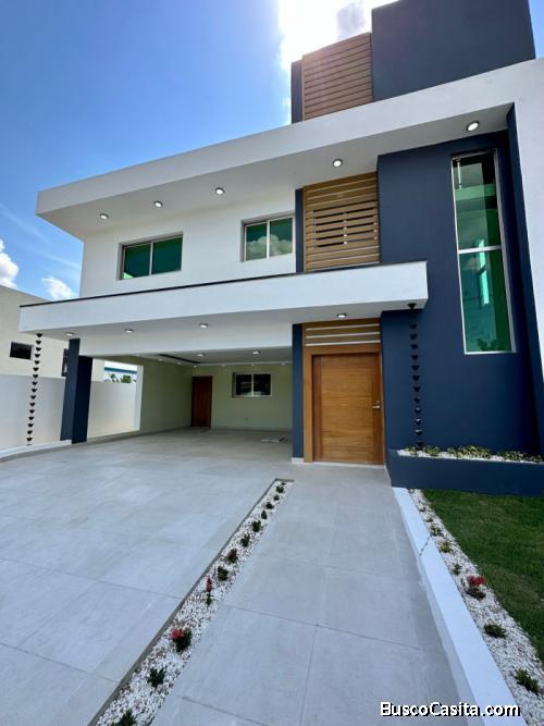 Venta De Casa En La 27 De Febrero, Santiago.