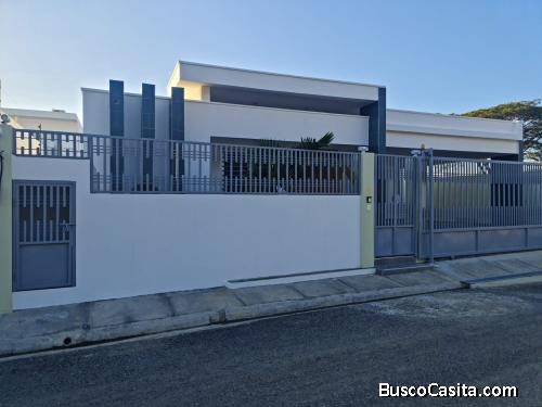 Venta De Casa En Residencial En Los Llanos De Gurabo