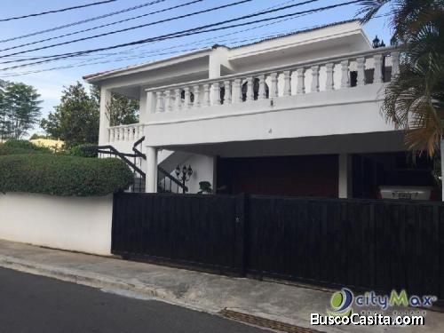 Se Vende Hermosa Casa, En Los Colegios Santiago