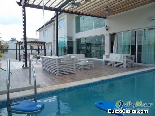 Casa En Venta En Cerro Alto Santiago