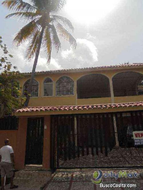 Vedo Amplia Casa En Arroyo Hondo Ii