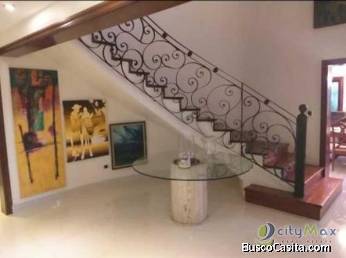 Casa De 3 Niveles En Venta En Laderas De Arroyo Hondo