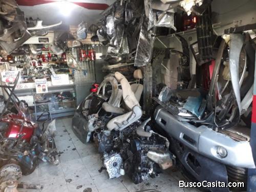 Vendo Punto Comercial Repuesto Vehículo Ensanche La Fe