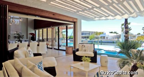 Villa Amueblada En Venta Frente A La Marina Y El Muelle
