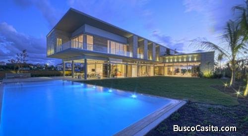 Villa En Venta Con Vista Al Mar Y La Marina De Cap Cana