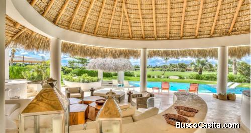 Villa En Venta Con Vista Al Campo De Golf En Cap Cana