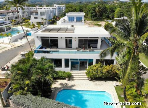 Villa En Venta En Primera Linea De Playa, Las Terrenas
