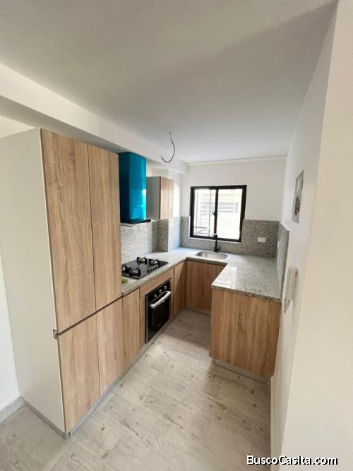 Apartamento Segundo Nivel Con Terraza En  El Millon 1h