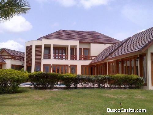 Vendo Lujosa Villa Amueblada Punta Cana Cerca De Playa