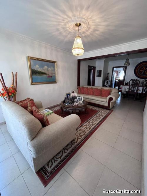 Apartamento Familiar  En Venta En Mirador Sur 