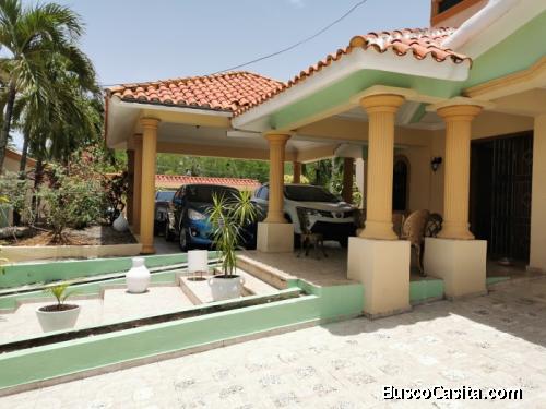 Casa  En Venta De 2 Niveles En Arroyo Manzano