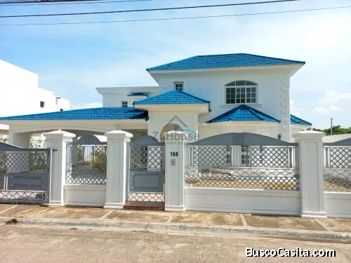 Casa con piscina en venta en proyecto cerrado Gurabo Santiago WPC03