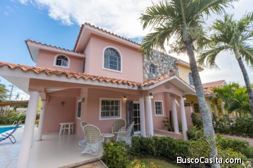 VENTA DE CASAS 3 Dormitorios EN PUNTA CANA CERCA DE LA PLAYA  525