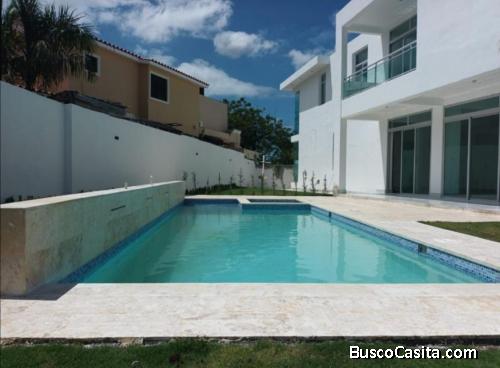 Casa con piscina en Arroyo Hondo