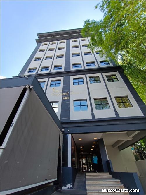 ALQUILO LOCAL DE OFICINAS EN TORRE  EMPRESARIAL  BILTMORE DE PIANTINI, 2DO. NIVEL,  3 ESPACIOS