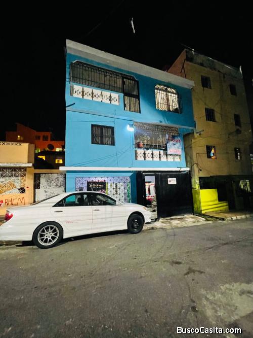EDIFICIO DE 3 NIVELES DIVIVDIDO PARA 3 FAMILIAS SANTO DOMINGO