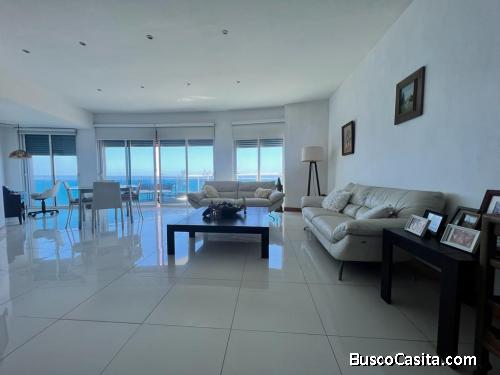 Apartamento en venta, frente al mar. Av. George Washington. USD$375,000