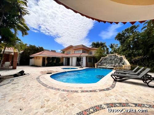Villa en Alquiler y Venta en Metro Country Club     	