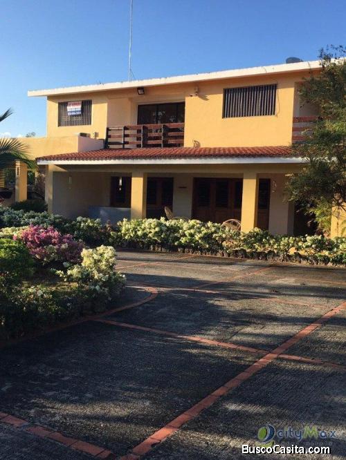 Casa Vacacional en Venta con Piscina en Guayacanes