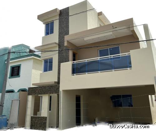 Hermosa Casa En Venta de 3 Niveles en la Zona Oriental.