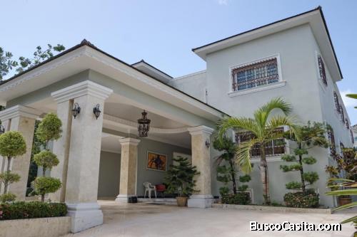 Mansión En Venta Renta En Arroyo Hondo Ll Con Piscina ; Idi: 135972
