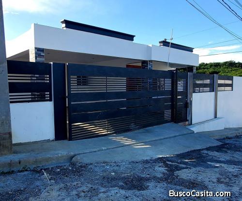 En Venta Casa Proximo A Zona Franca De Rafey , Santiago; Idi: 139318
