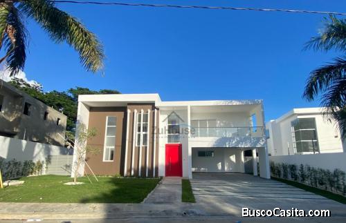Casa en Venta en Residencial Cerrado en Llanos de Gurabo Santiago WPC15