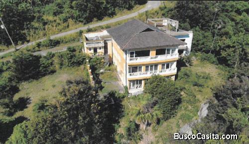 Vendo Casa de 3 Niveles en LA URB. ALTOS DE GURABO, con la mejor Vista del Santiago