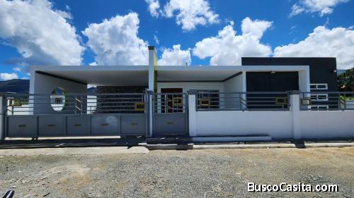 CASA MODERNA DE VENTA EN JARABACOA