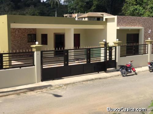 CASA CON PISCINA DE VENTA EN JARABACOA