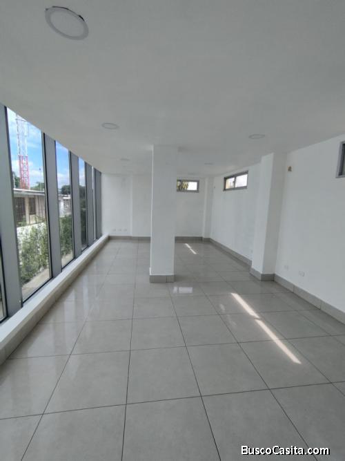 Rento Local Comercial Av. Núñez De Cáceres De 40.22mts; Idi: 140068