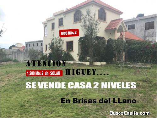 ATENCION HIGUEY…..Vendo Excelente Casa de 2 Niveles en Brisas del Llano