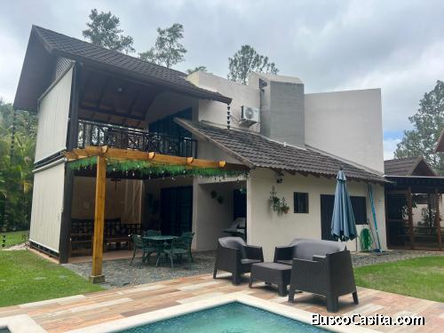 VILLA DE DOS NIVELES DE VENTA EN JARABACOA